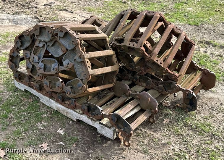 image for item OJ9488 John Deere 328E tracks