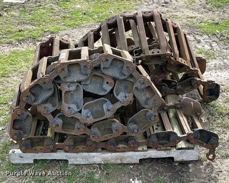 image for item OJ9488 John Deere 328E tracks