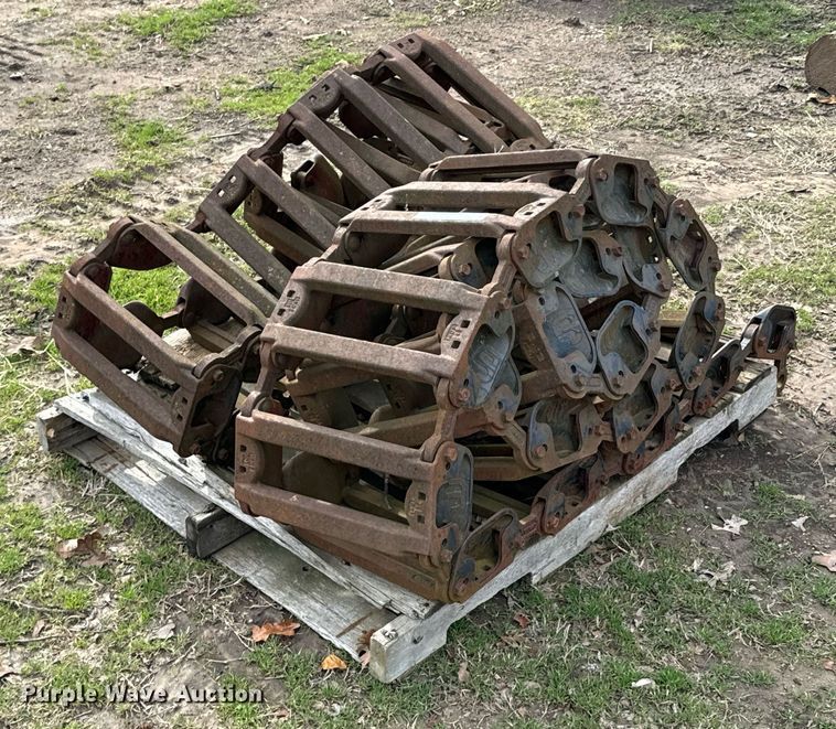 image for item OJ9488 John Deere 328E tracks
