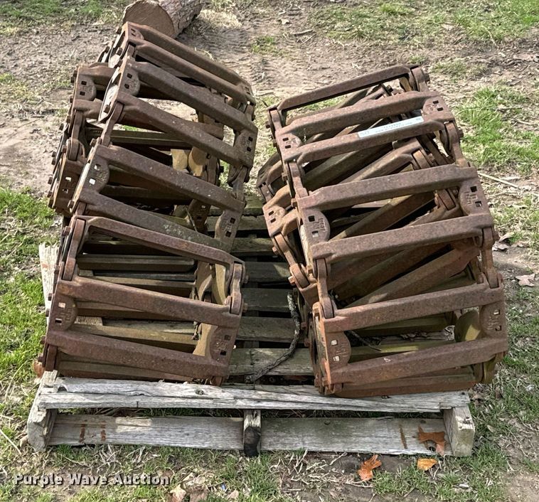 image for item OJ9488 John Deere 328E tracks