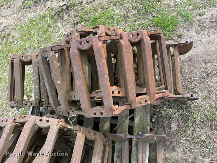 image for item OJ9488 John Deere 328E tracks