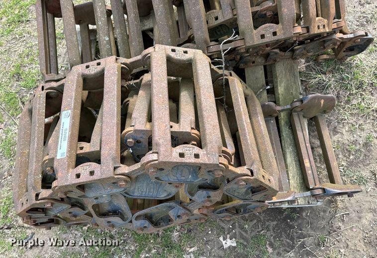 image for item OJ9488 John Deere 328E tracks