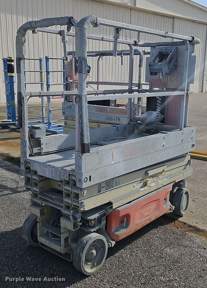 image for item OJ9727 2007 JLG 1930ES scissor lift