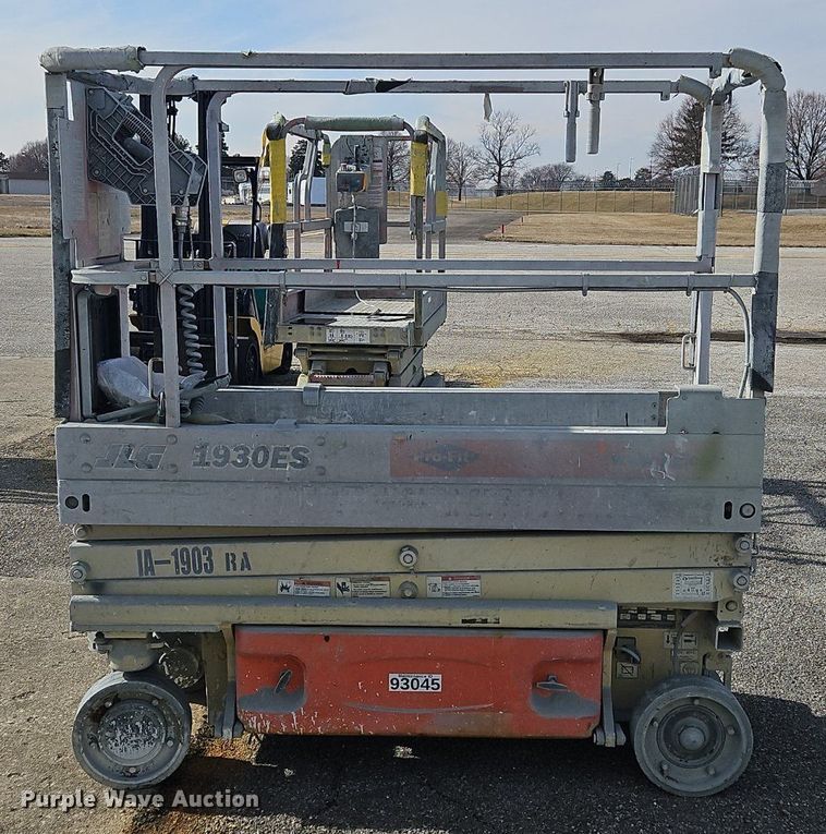 image for item OJ9727 2007 JLG 1930ES scissor lift