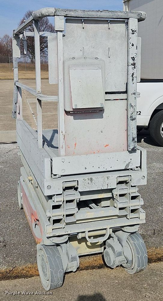 image for item OJ9727 2007 JLG 1930ES scissor lift