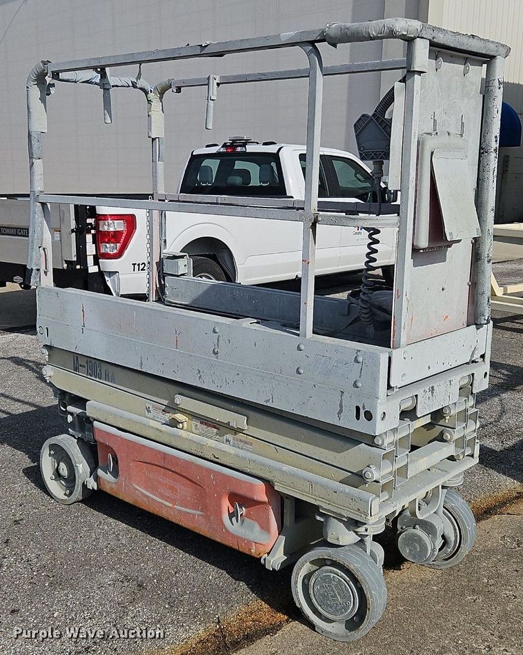 image for item OJ9727 2007 JLG 1930ES scissor lift