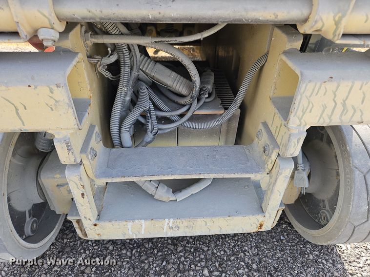 image for item OJ9727 2007 JLG 1930ES scissor lift