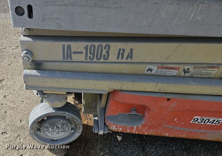 image for item OJ9727 2007 JLG 1930ES scissor lift