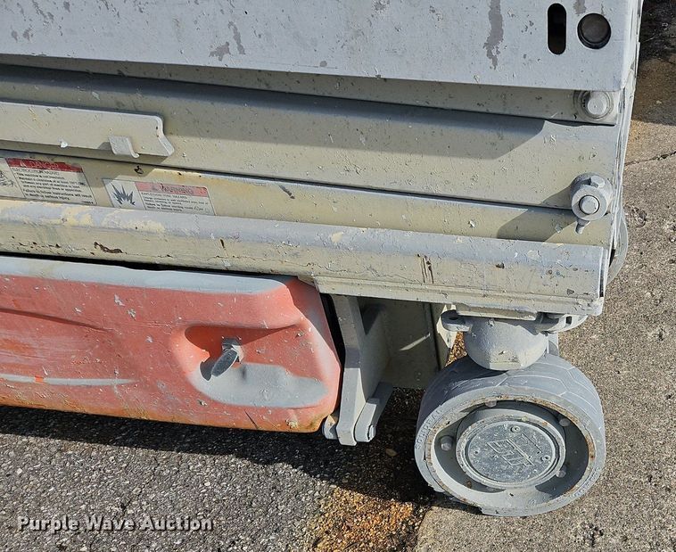 image for item OJ9727 2007 JLG 1930ES scissor lift
