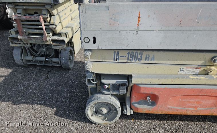 image for item OJ9727 2007 JLG 1930ES scissor lift