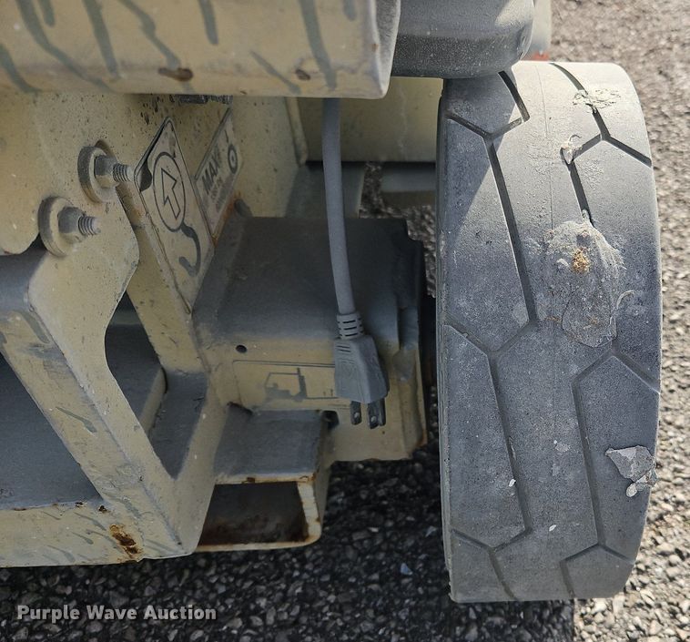 image for item OJ9727 2007 JLG 1930ES scissor lift