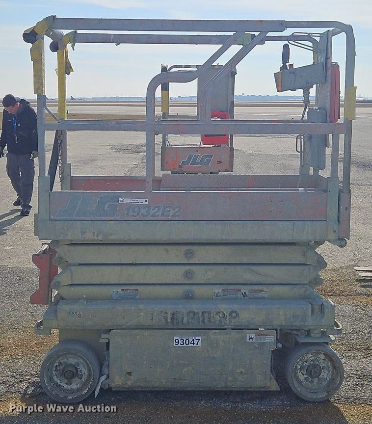 image for item OJ9728 2001 JLG 1932E2 scissor lift