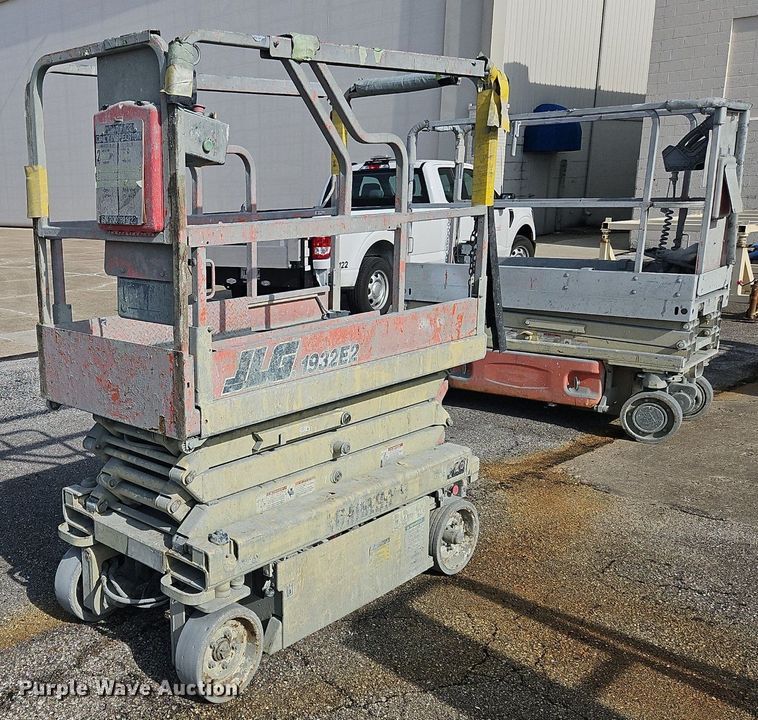 image for item OJ9728 2001 JLG 1932E2 scissor lift