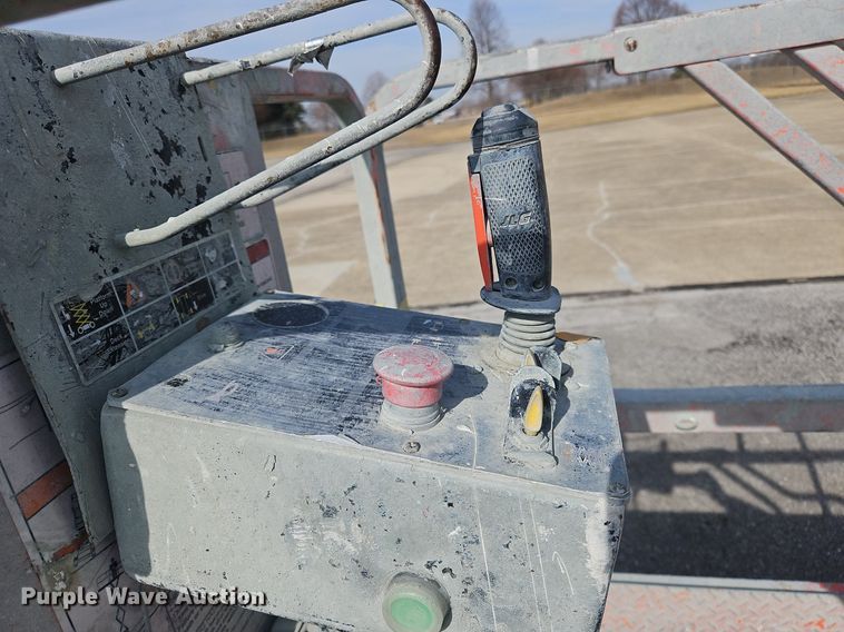 image for item OJ9728 2001 JLG 1932E2 scissor lift