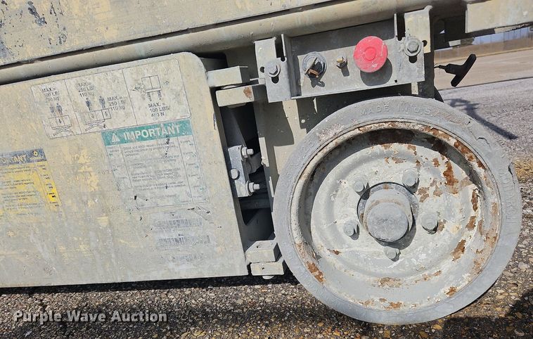 image for item OJ9728 2001 JLG 1932E2 scissor lift