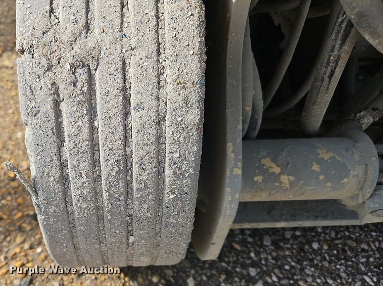 image for item OJ9728 2001 JLG 1932E2 scissor lift