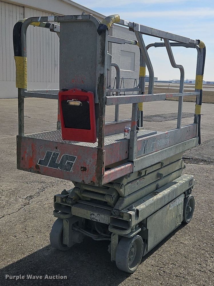 image for item OJ9729 2000 JLG 1932E2 scissor lift