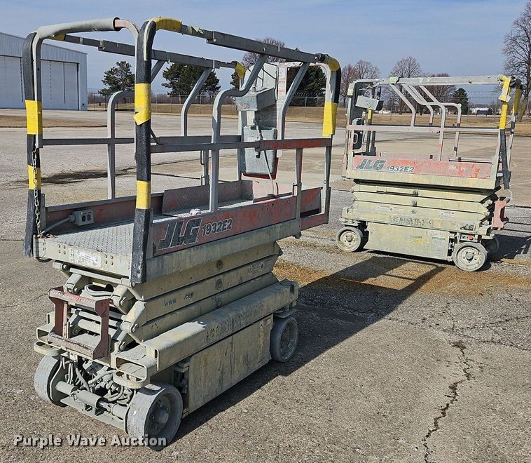 image for item OJ9729 2000 JLG 1932E2 scissor lift