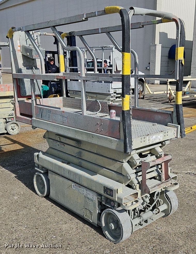 image for item OJ9729 2000 JLG 1932E2 scissor lift