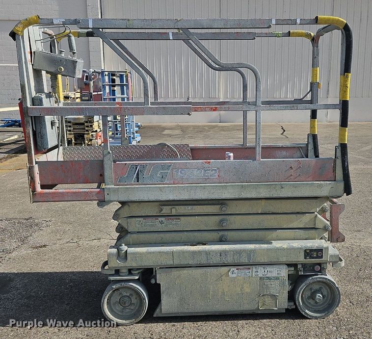 image for item OJ9729 2000 JLG 1932E2 scissor lift