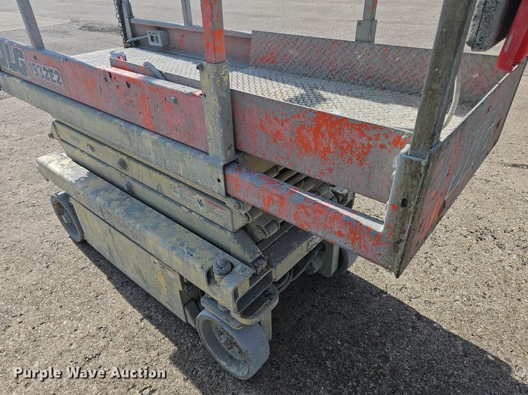 image for item OJ9729 2000 JLG 1932E2 scissor lift