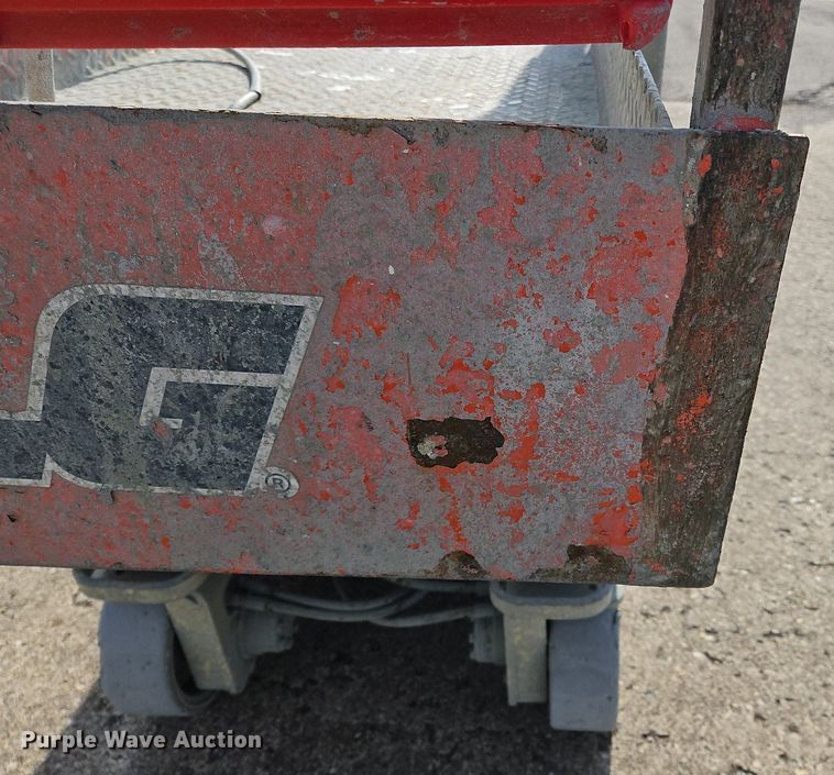 image for item OJ9729 2000 JLG 1932E2 scissor lift