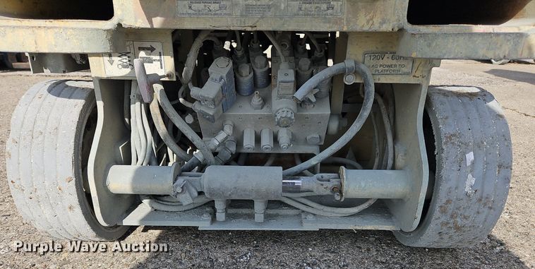 image for item OJ9729 2000 JLG 1932E2 scissor lift