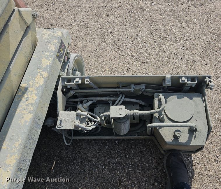 image for item OJ9729 2000 JLG 1932E2 scissor lift