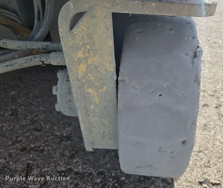 image for item OJ9729 2000 JLG 1932E2 scissor lift