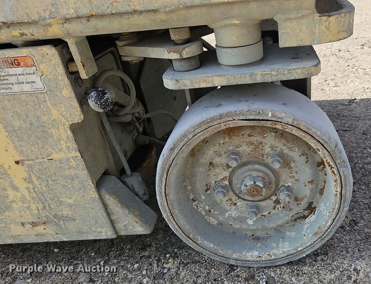 image for item OJ9729 2000 JLG 1932E2 scissor lift