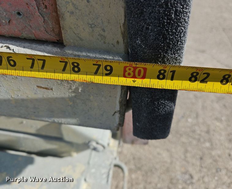 image for item OJ9729 2000 JLG 1932E2 scissor lift