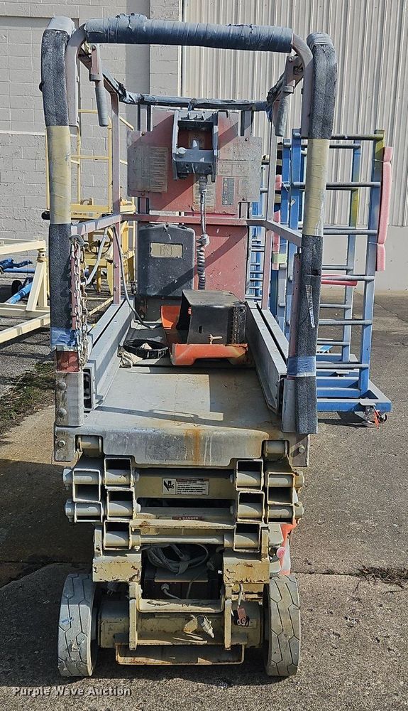 image for item OJ9730 2007 JLG 1930ES scissor lift