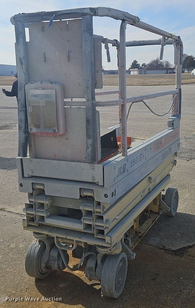 image for item OJ9730 2007 JLG 1930ES scissor lift