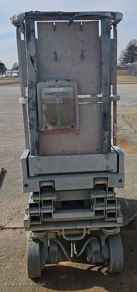 image for item OJ9730 2007 JLG 1930ES scissor lift