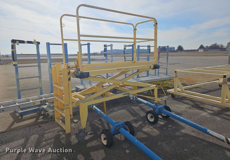 image for item OJ9733 Tronair 04-5039-5111 aircraft maintenance platform