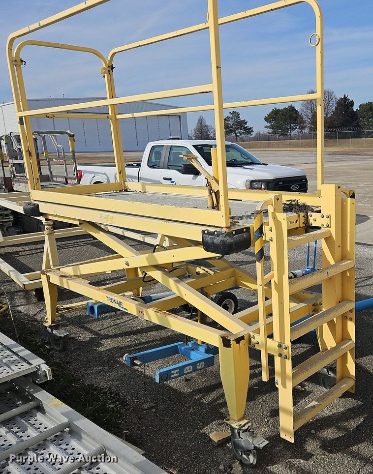 image for item OJ9733 Tronair 04-5039-5111 aircraft maintenance platform