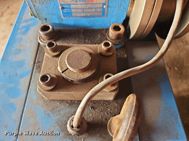 image for item OJ9735 Troxler 4140 gyratory compactor