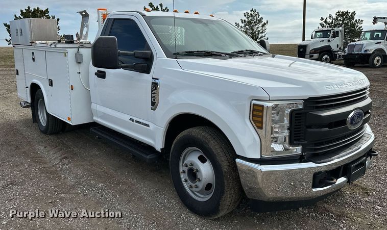 image for item OM9793 2019 Ford F350 Super Duty utility bed pickup truck