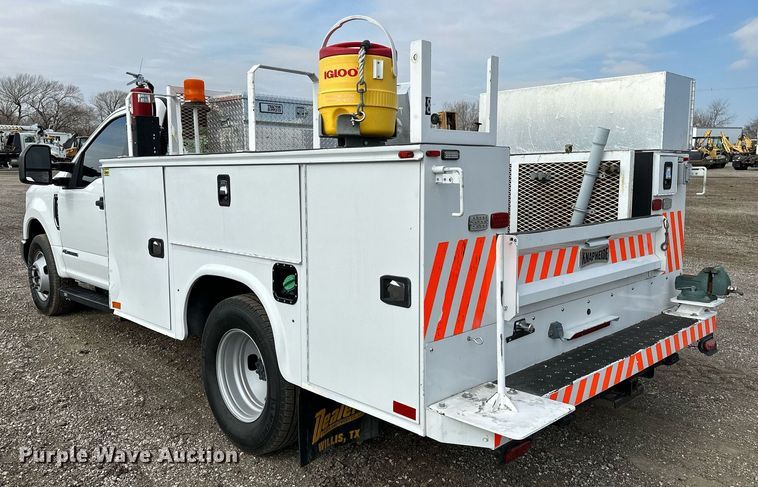 image for item OM9793 2019 Ford F350 Super Duty utility bed pickup truck