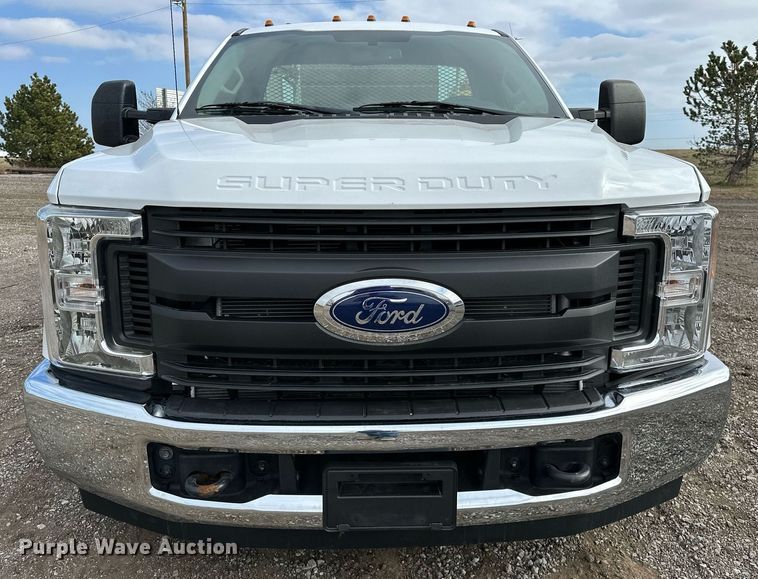 image for item OM9793 2019 Ford F350 Super Duty utility bed pickup truck