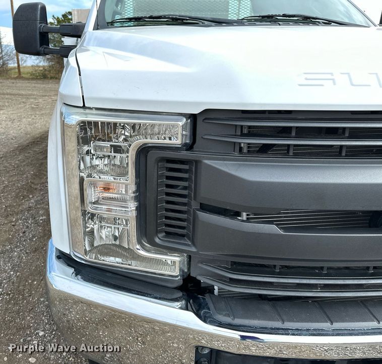 image for item OM9793 2019 Ford F350 Super Duty utility bed pickup truck