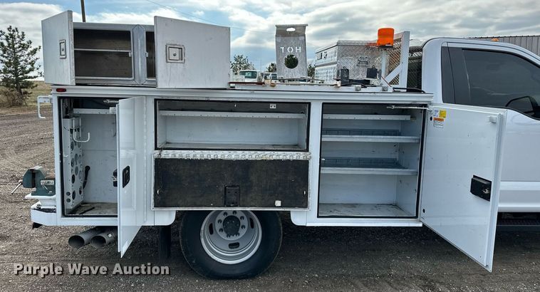 image for item OM9793 2019 Ford F350 Super Duty utility bed pickup truck