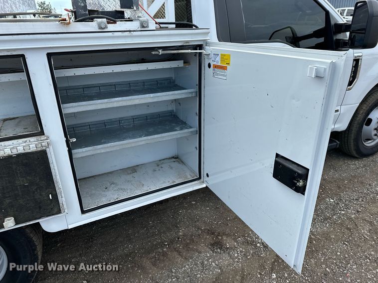 image for item OM9793 2019 Ford F350 Super Duty utility bed pickup truck