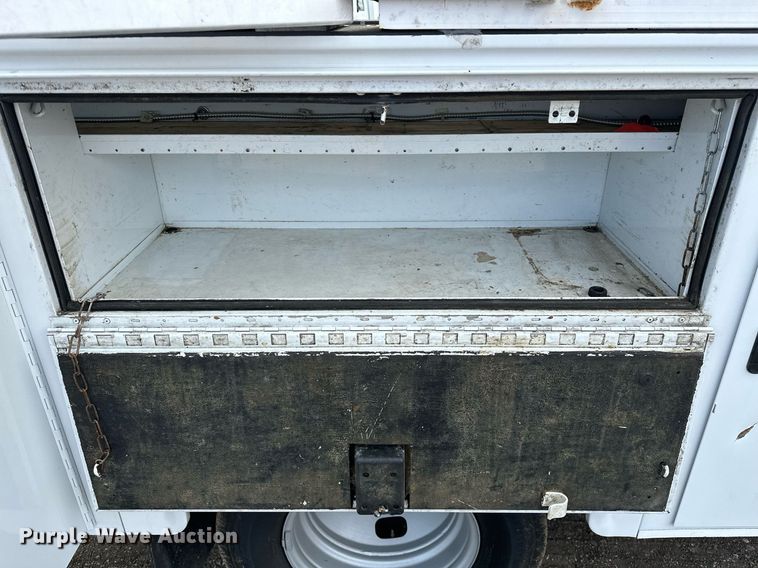 image for item OM9793 2019 Ford F350 Super Duty utility bed pickup truck