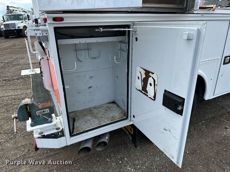 image for item OM9793 2019 Ford F350 Super Duty utility bed pickup truck