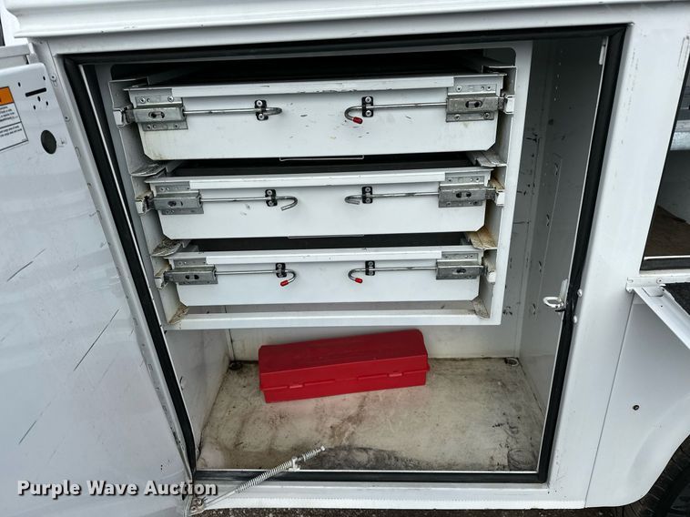 image for item OM9793 2019 Ford F350 Super Duty utility bed pickup truck