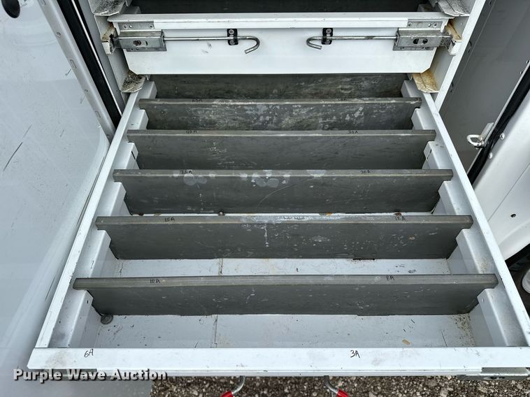 image for item OM9793 2019 Ford F350 Super Duty utility bed pickup truck