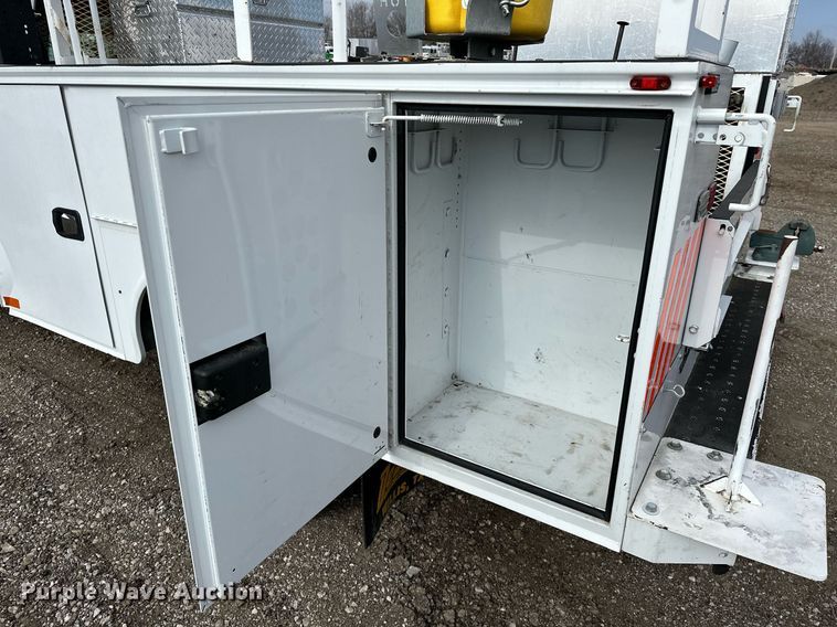 image for item OM9793 2019 Ford F350 Super Duty utility bed pickup truck