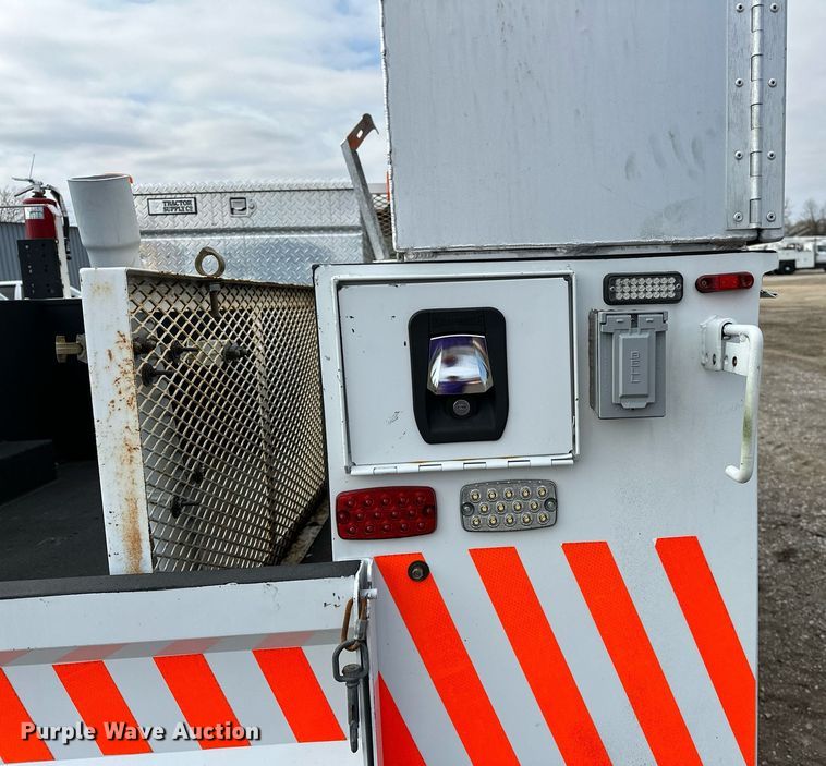 image for item OM9793 2019 Ford F350 Super Duty utility bed pickup truck