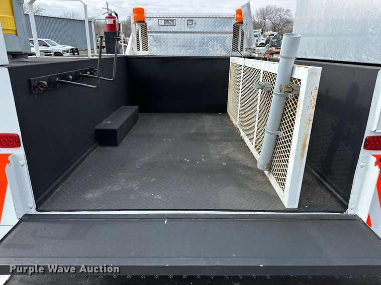 image for item OM9793 2019 Ford F350 Super Duty utility bed pickup truck